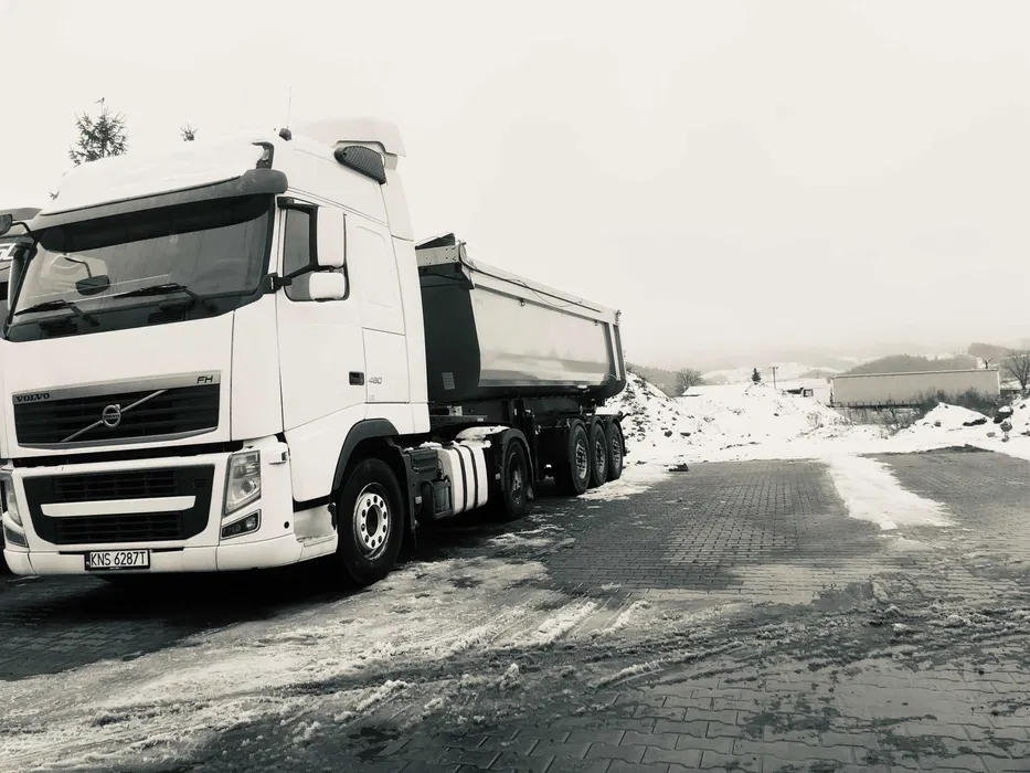 Wywrotka do przewozu materiałów